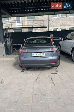 Седан Tesla Model 3 2021 в 
