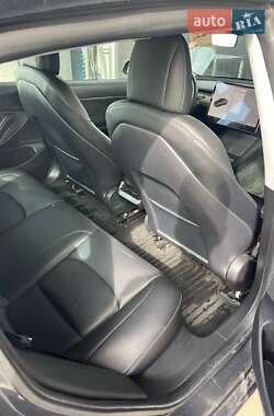 Седан Tesla Model 3 2021 в 