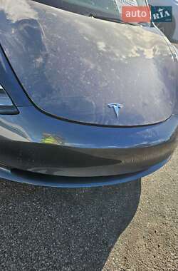 Седан Tesla Model 3 2023 в 