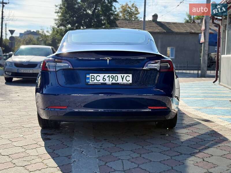 Седан Tesla Model 3 2022 в Львове