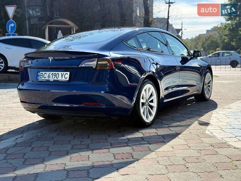Седан Tesla Model 3 2022 в Львове