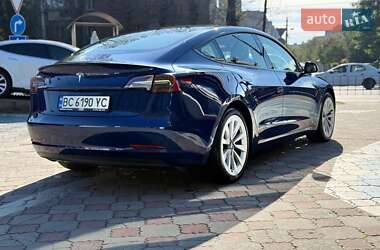 Седан Tesla Model 3 2022 в 