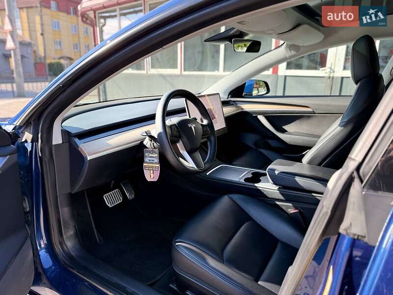 Седан Tesla Model 3 2022 в Львове