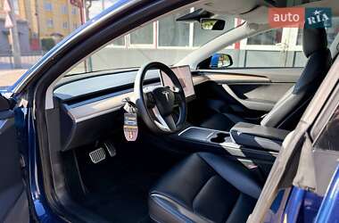 Седан Tesla Model 3 2022 в 