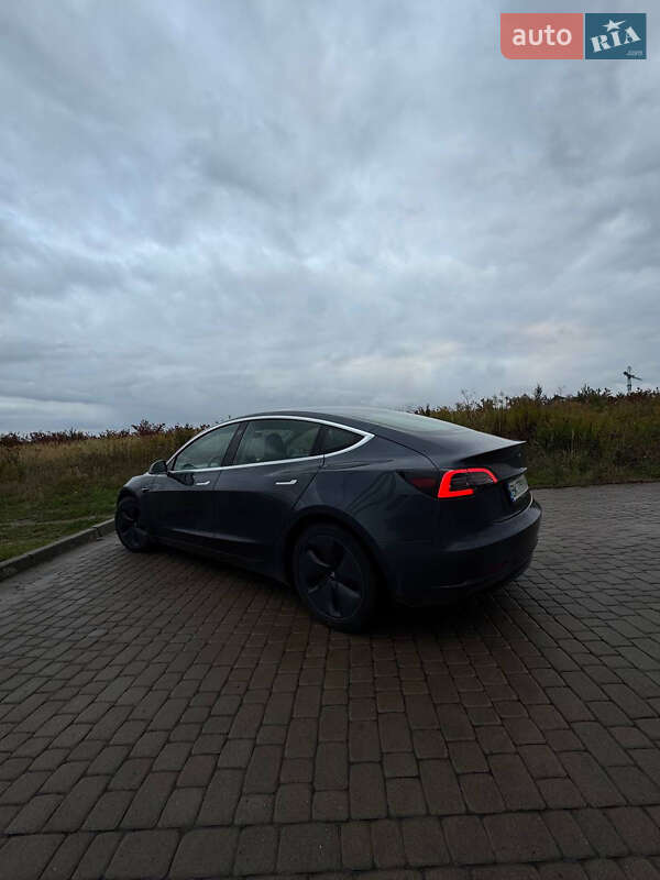 Седан Tesla Model 3 2020 в Рівному