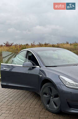 Седан Tesla Model 3 2020 в 