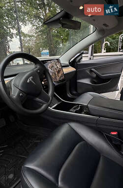 Седан Tesla Model 3 2020 в 