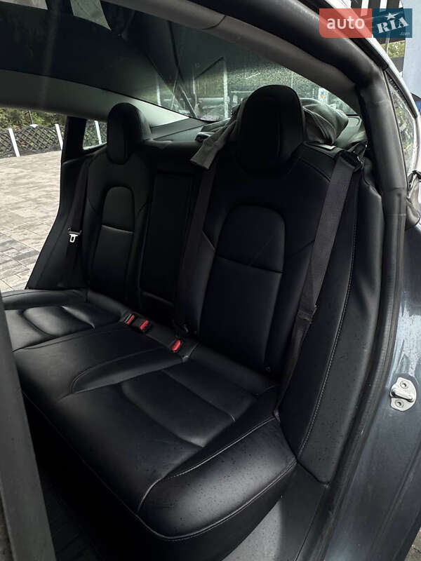Седан Tesla Model 3 2020 в Рівному