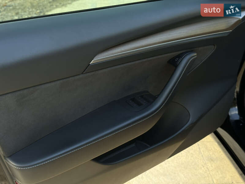Седан Tesla Model 3 2021 в Ивано-Франковске