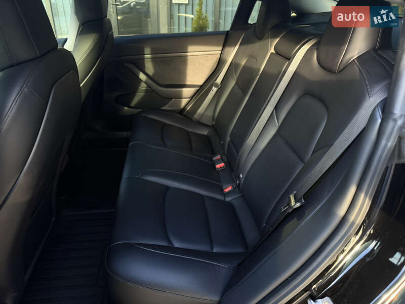Седан Tesla Model 3 2021 в Ивано-Франковске