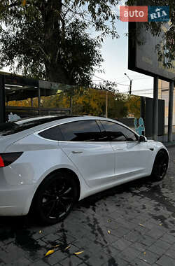 Седан Tesla Model 3 2020 в 