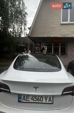 Седан Tesla Model 3 2023 в 
