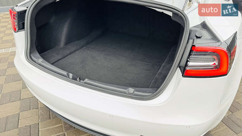Седан Tesla Model 3 2018 в Киеве
