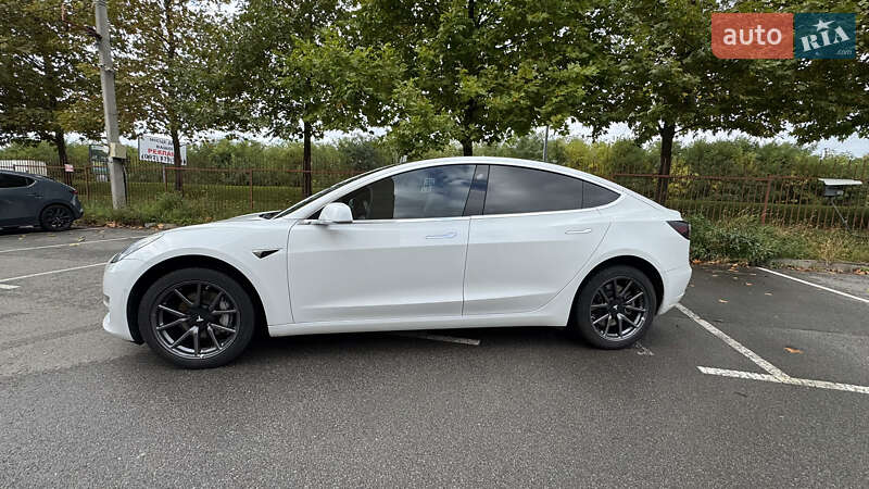 Седан Tesla Model 3 2018 в Киеве