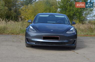 Седан Tesla Model 3 2022 в 