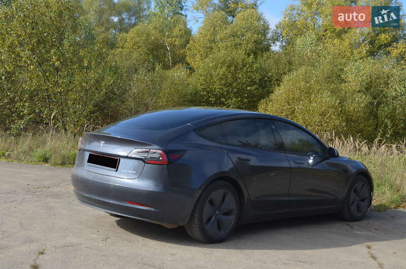 Седан Tesla Model 3 2022 в Трускавці