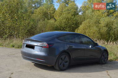 Седан Tesla Model 3 2022 в 