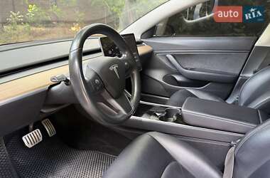 Седан Tesla Model 3 2019 в 
