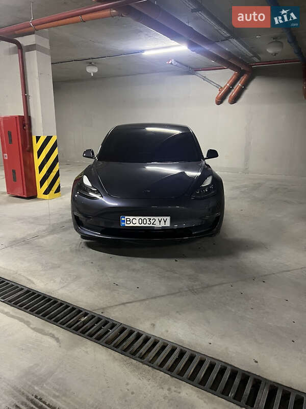 Седан Tesla Model 3 2023 в 