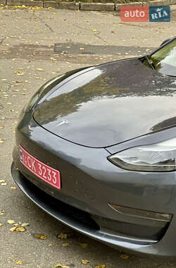 Седан Tesla Model 3 2022 в 