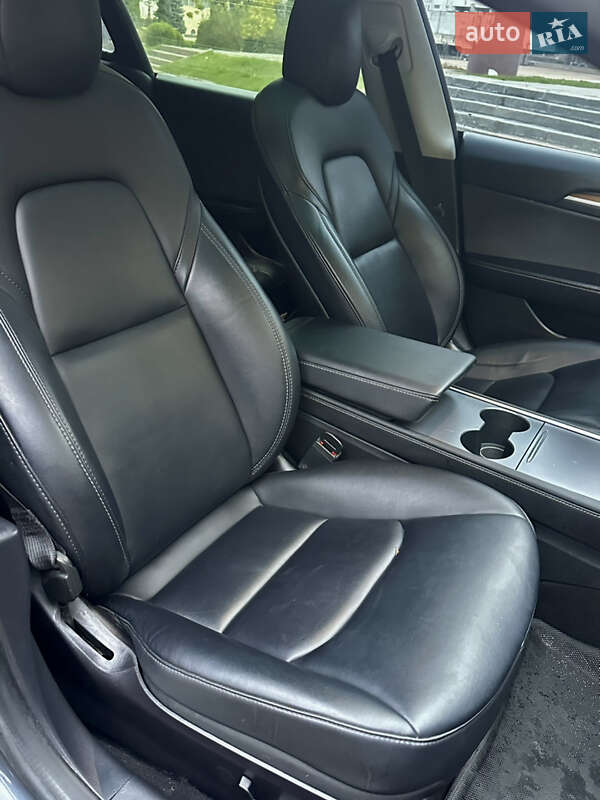 Седан Tesla Model 3 2022 в Киеве