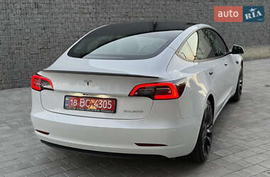 Седан Tesla Model 3 2021 в 