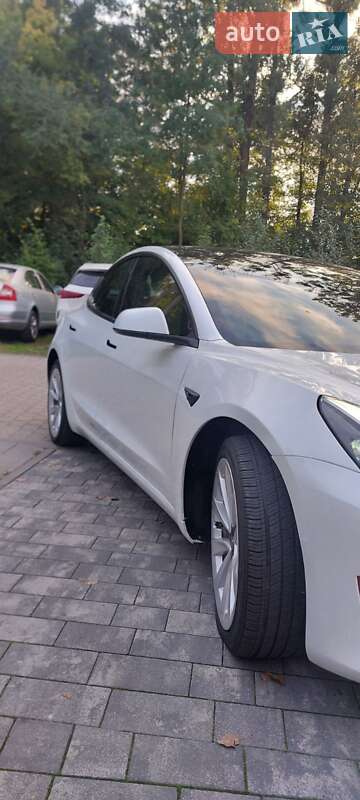 Седан Tesla Model 3 2022 в Львові