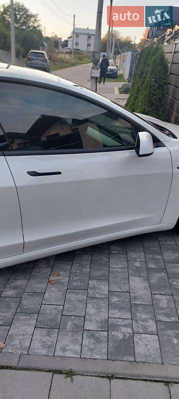 Седан Tesla Model 3 2022 в Львові