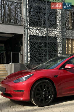 Седан Tesla Model 3 2022 в 