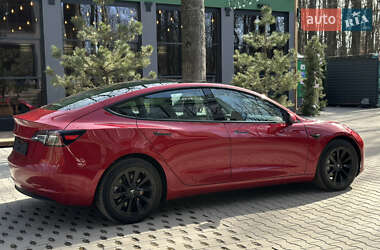 Седан Tesla Model 3 2022 в 