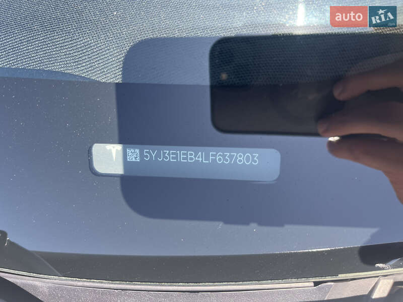 Седан Tesla Model 3 2020 в Самборі