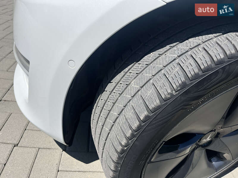 Седан Tesla Model 3 2020 в Самборі