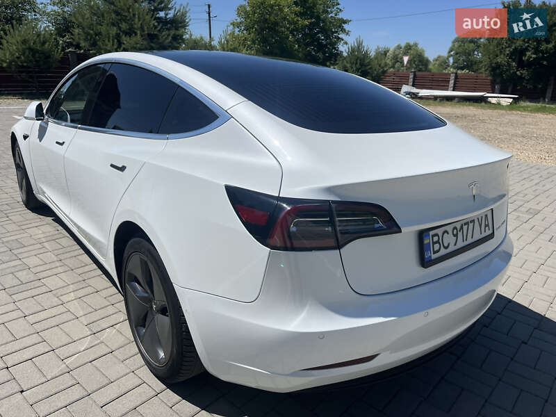Седан Tesla Model 3 2020 в Самборі