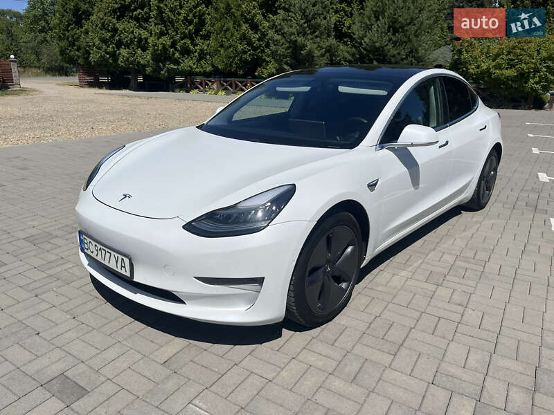 Седан Tesla Model 3 2020 в Самборі