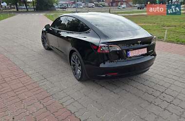 Седан Tesla Model 3 2022 в 