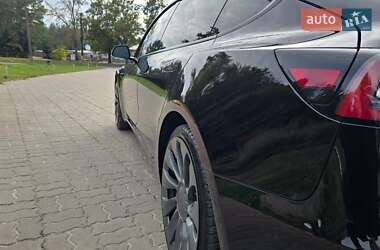 Седан Tesla Model 3 2022 в 