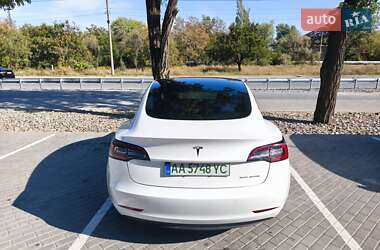 Седан Tesla Model 3 2021 в 