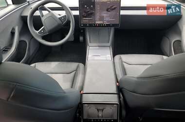 Седан Tesla Model 3 2025 в 