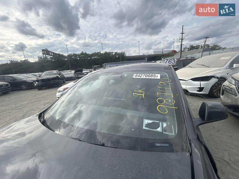 Седан Tesla Model 3 2025 в Львове