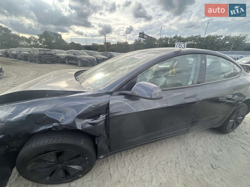 Седан Tesla Model 3 2025 в Львове