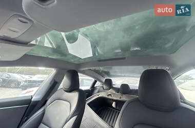 Седан Tesla Model 3 2025 в 