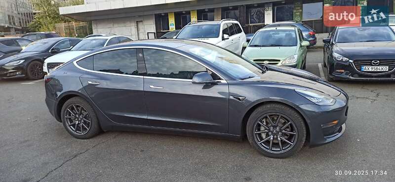 Седан Tesla Model 3 2019 в Киеве фото 4 Седан Tesla Model 3 2019 в Киеве