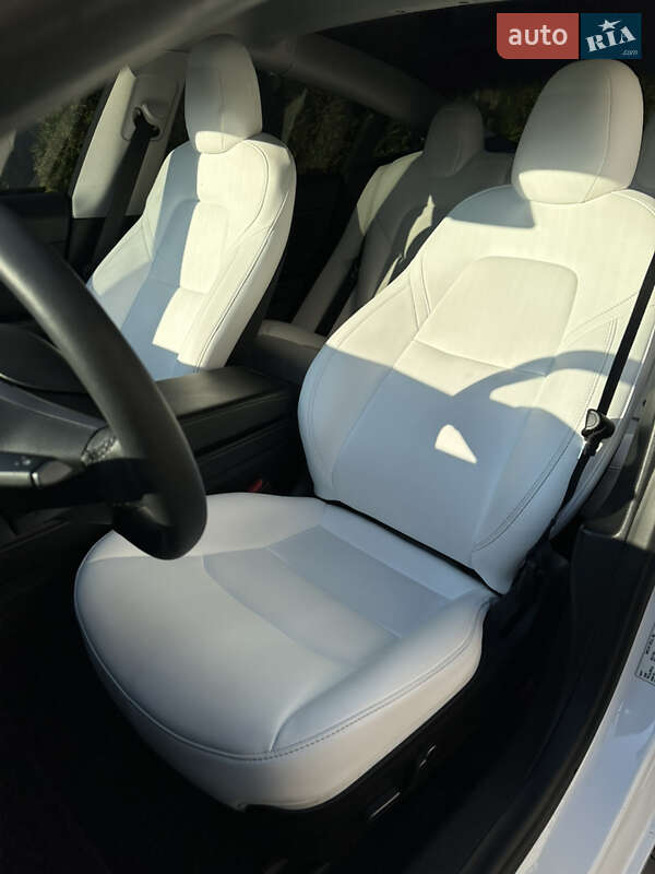 Седан Tesla Model 3 2021 в Львове