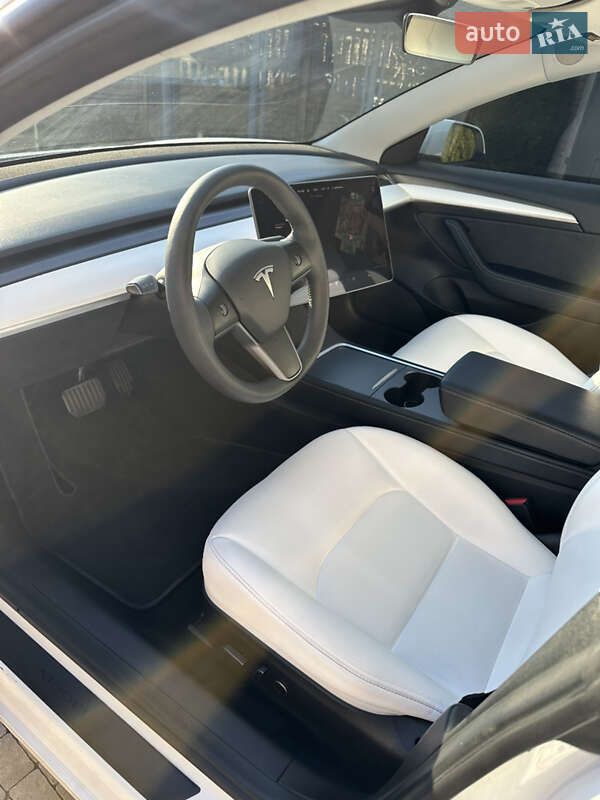 Седан Tesla Model 3 2021 в Львове