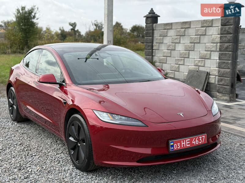 Седан Tesla Model 3 2024 в 