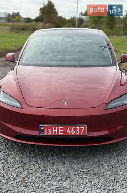Седан Tesla Model 3 2024 в 