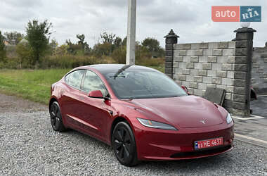 Седан Tesla Model 3 2024 в 