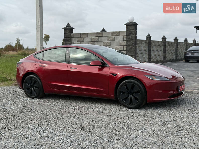 Седан Tesla Model 3 2024 в Дубно