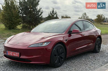 Седан Tesla Model 3 2024 в 