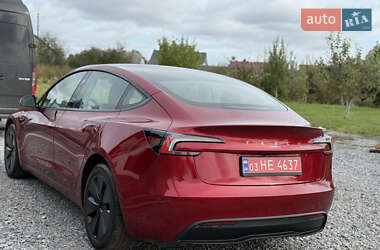 Седан Tesla Model 3 2024 в 
